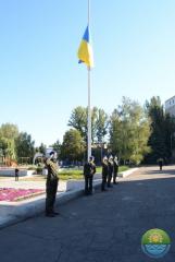 23 серпня біля будівлі виконкому Саксаганської районної у місті ради відбулася урочиста церемонія підняття Державного Прапору України