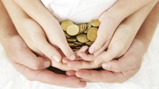 В березні виплати допомог, пільг та субсидій людям розпочались на тиждень раніше визначених дат.